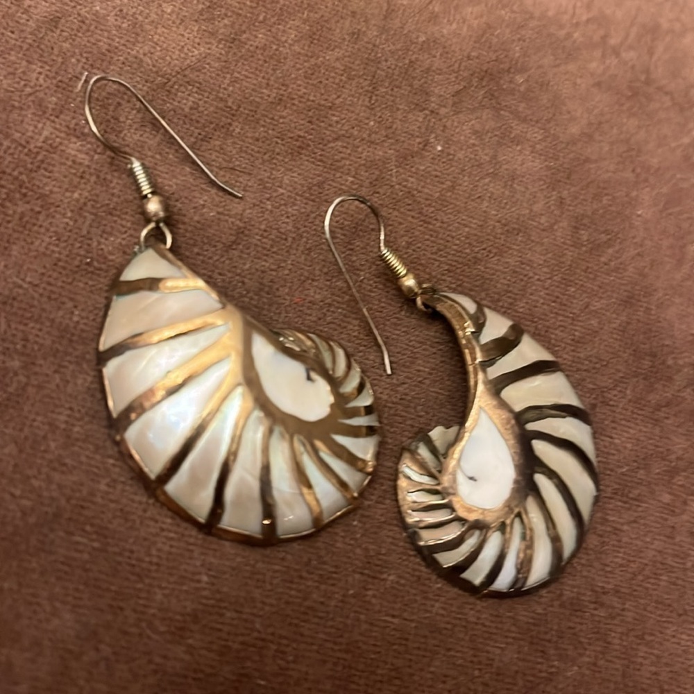 Vintage Genuine Abalone & Gold Earrings - Picture 2 of 4
